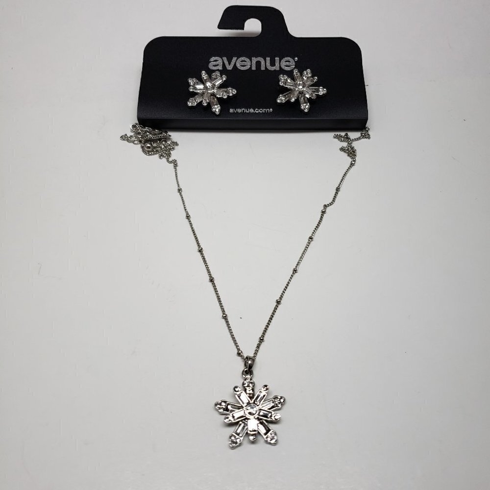 AVENUE Silver-tone Sparkling Crystals Snowflakes Pendant Necklace with Earrings - Picture 4 of 13